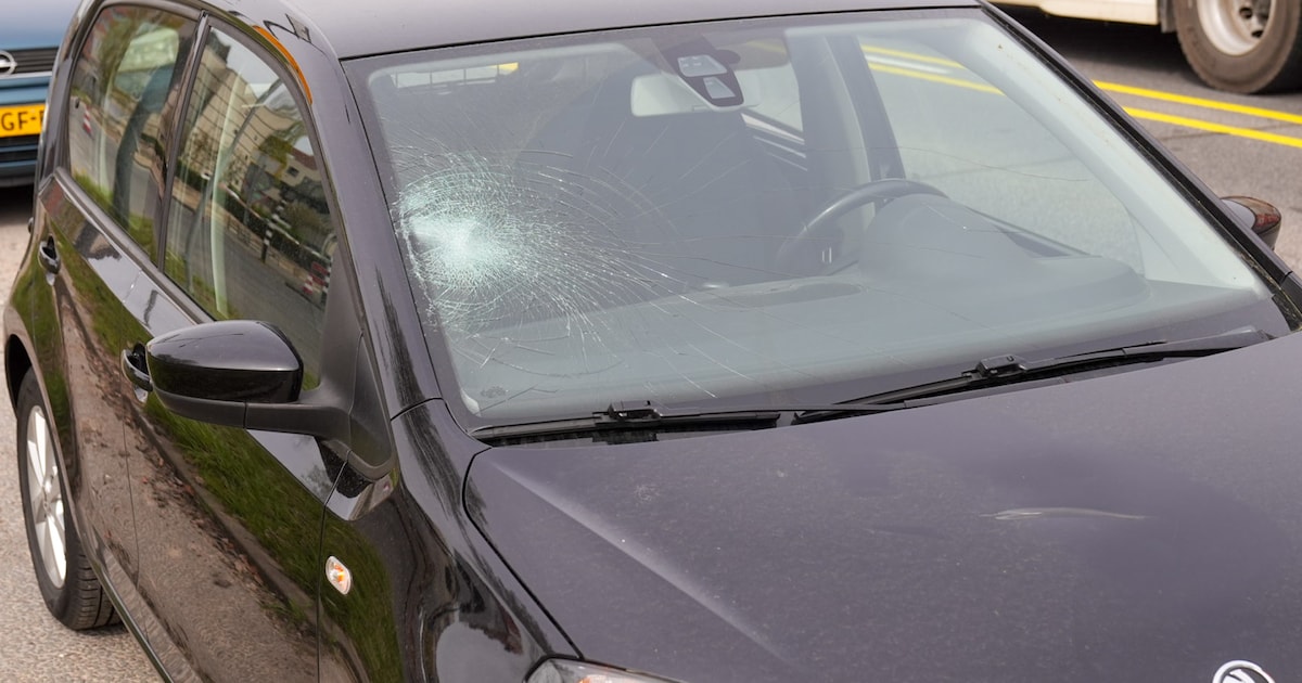 Botsing bij oversteekplaats in Helmond, fietser komt met schrik vrij