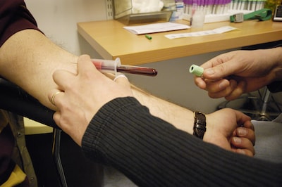 Apeldoorns bedrijf stopt met gezondheidstesten naar darmkanker onder druk inspectie: geen vergunning