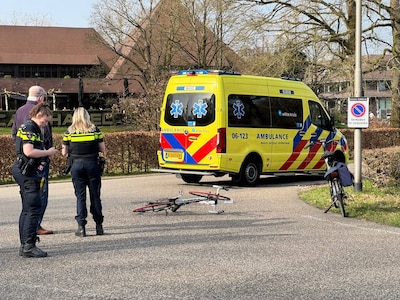 Wielrenster gewond na botsing met auto in Ugchelen