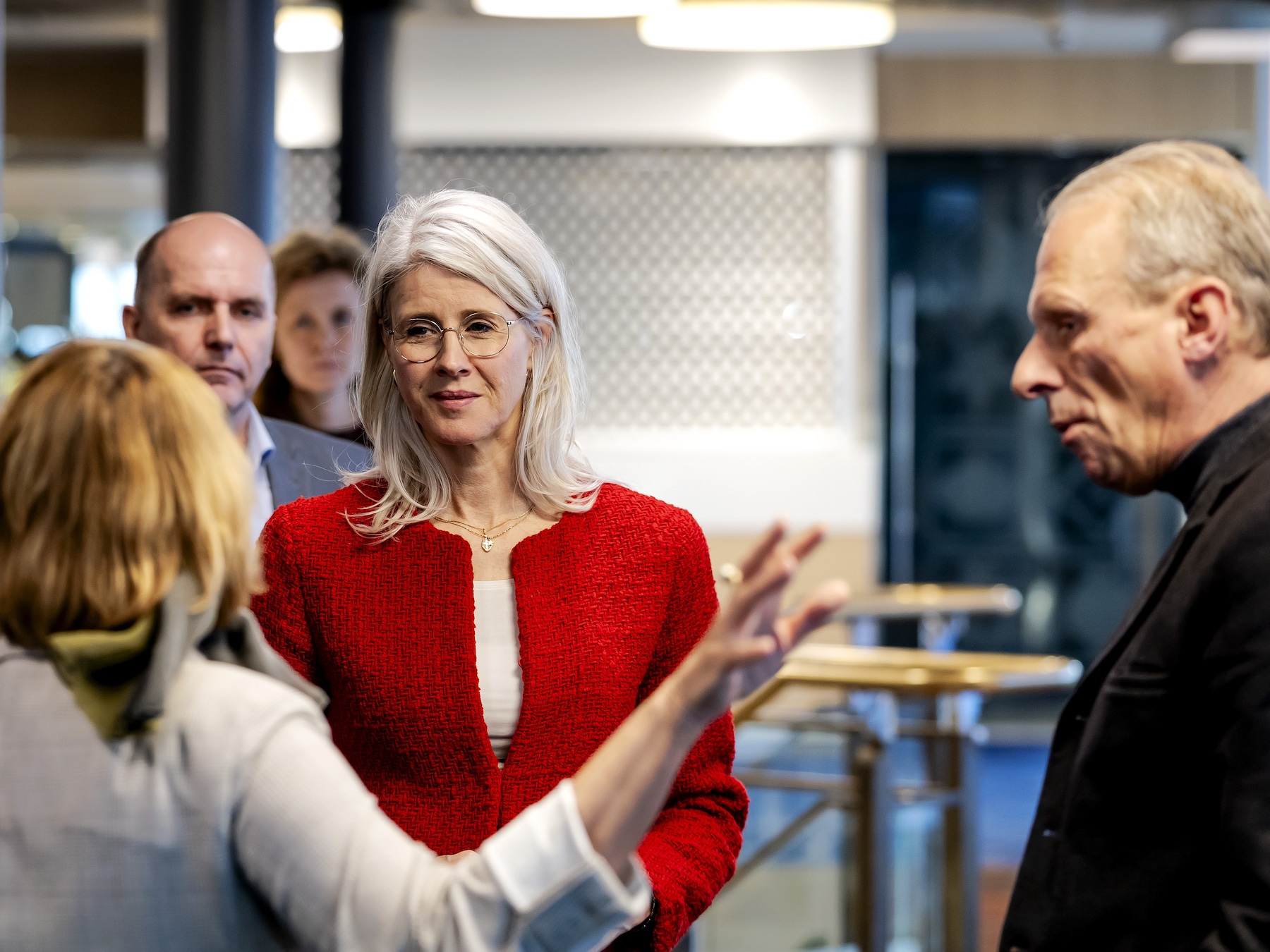 Bezoek van asielminister Mona Keijzer aan opvangschip loopt uit op ruzie: ‘Jij bent hier niet de baas’