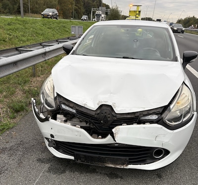Auto’s flink beschadigd na botsing op A2 vlakbij Eindhoven Airport