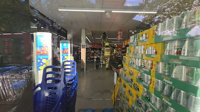 Aldi in Zevenaar ontruimd na hevige regen en lekkage