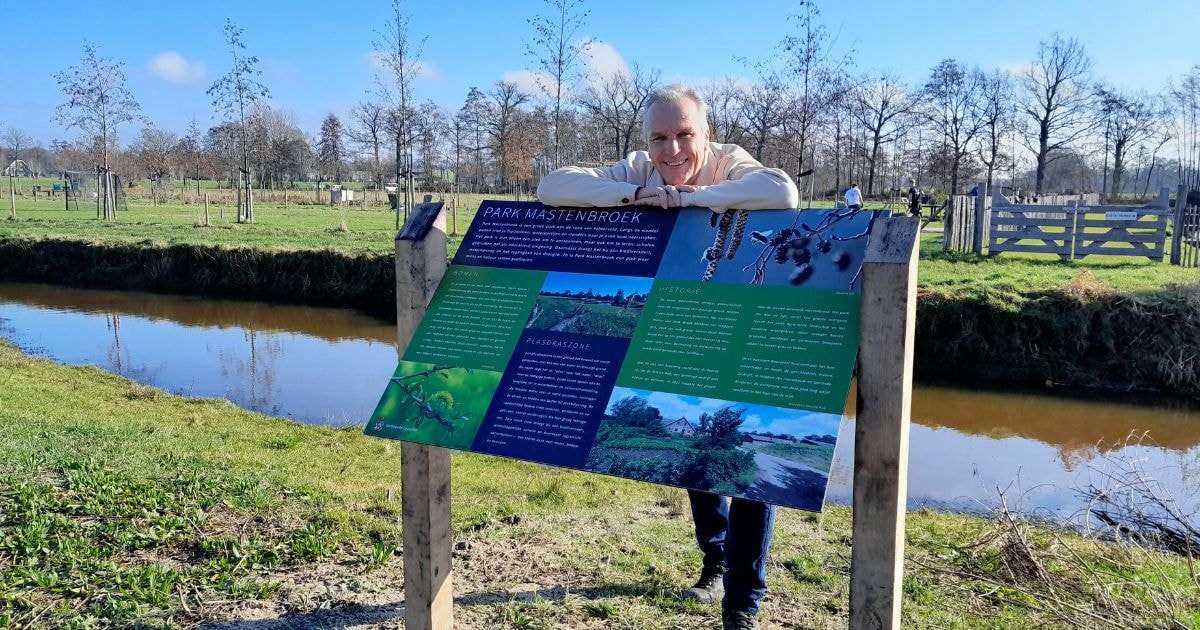Nieuw informatiebord onthuld bij park Mastenbroek in Achterveld