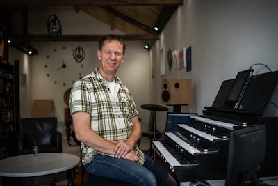 Harry uit Rheden bouwde zijn eigen instrument: de eerste orgel-synthesizer ter wereld
