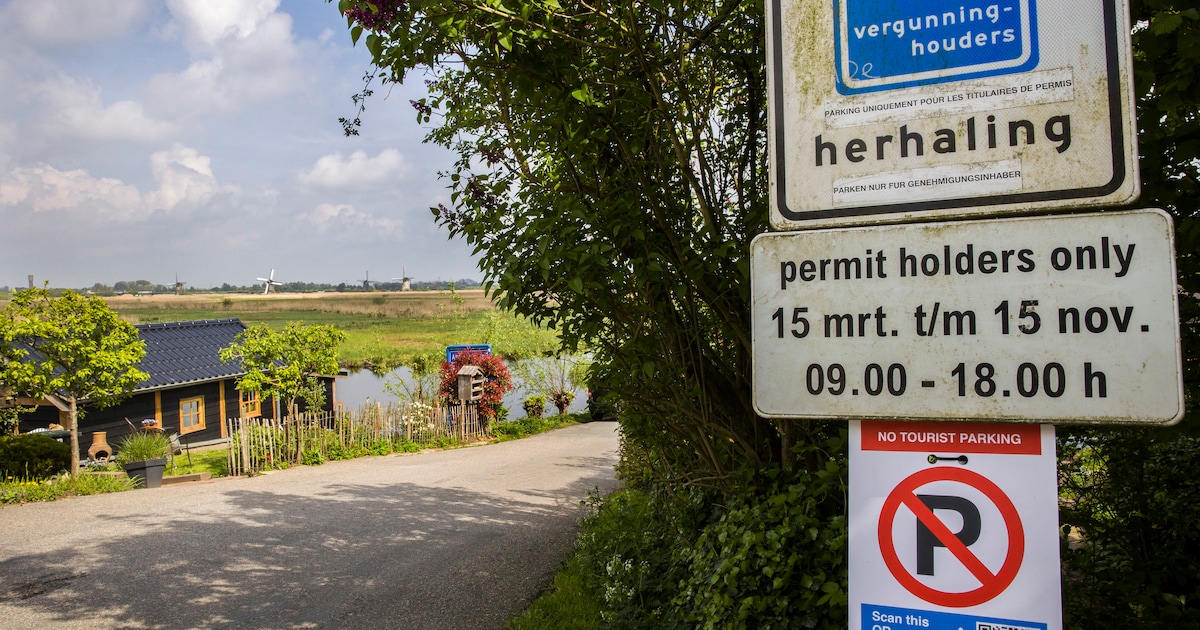 Ideetje van Johan krijgt navolging: is dit de oplossing van het illegaal parkeren in Kinderdijk?