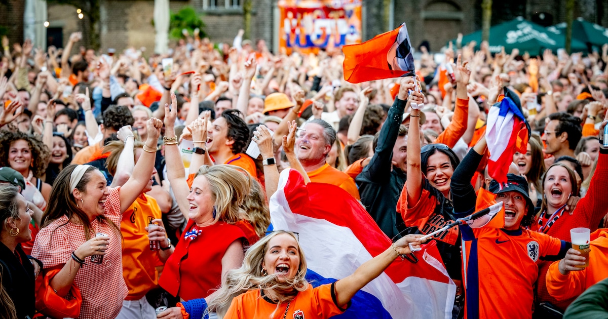 We zijn er weer bij en dat is prima! Op deze 10 schermen kijk je Oranje in Amsterdam