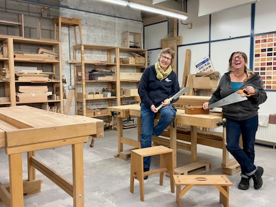 Twee linkerhanden of niet: bij Stadswerkplaats Utrecht leer je zelf meubels maken en klussen