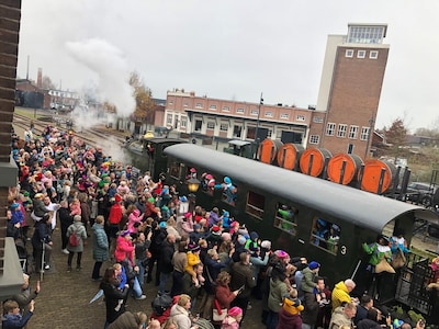 Met de stoomtrein naar Sinterklaas: Museum Buurtspoorweg pakt uit met nieuw arrangement