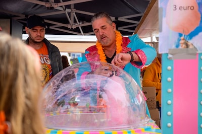 Zonder vrijwilligers geen Koningsdag, zo belangrijk zijn ze: maar ze zijn moeilijk te vinden