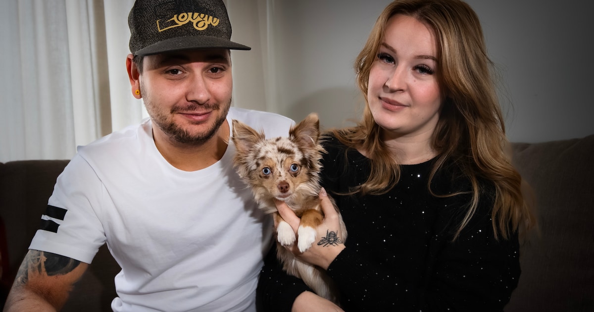 Kayleigh en Mike treuren nog altijd om hun doodgeschopte hondje Maya ...