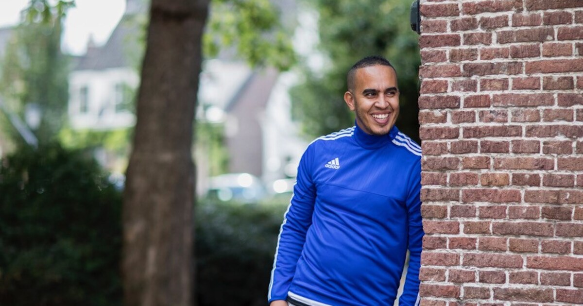 Aziz helpt ex-jeugdgedetineerde Mo op het rechte pad te blijven en ...