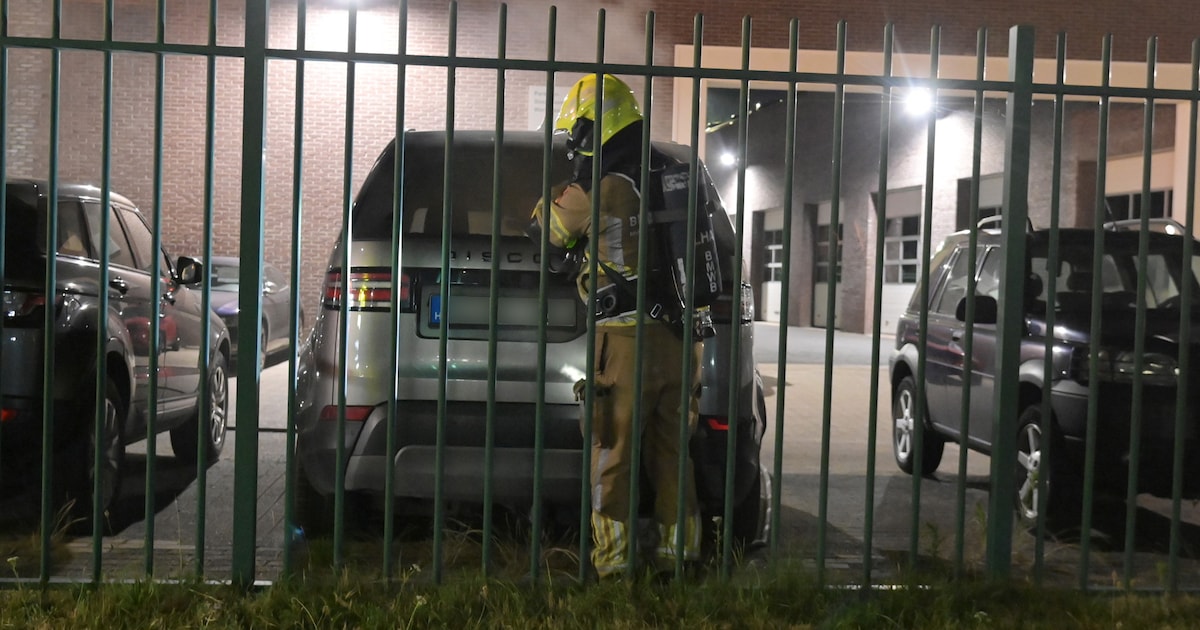 Autobrand op bedrijventerrein in Breda, politie houdt rekening met brandstichting