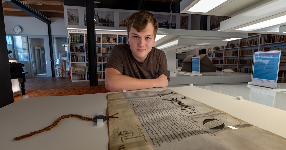 Zelfs de paus bemoeide zich ooit met Kampen; Finn (19) laat de mooiste documenten zien