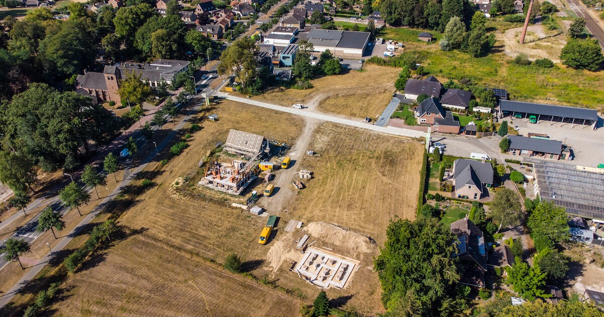 Op dit terrein in Colmschate komt nieuwbouwwijk met royale woningen: ‘Nu moet het alsnog gebeuren’ |