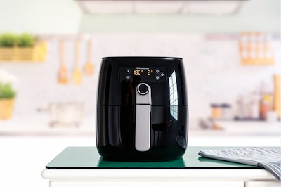 Man zette airfryer op brandende gaspit in Deventer: ‘Ik heb hem naar buiten gegooid’
