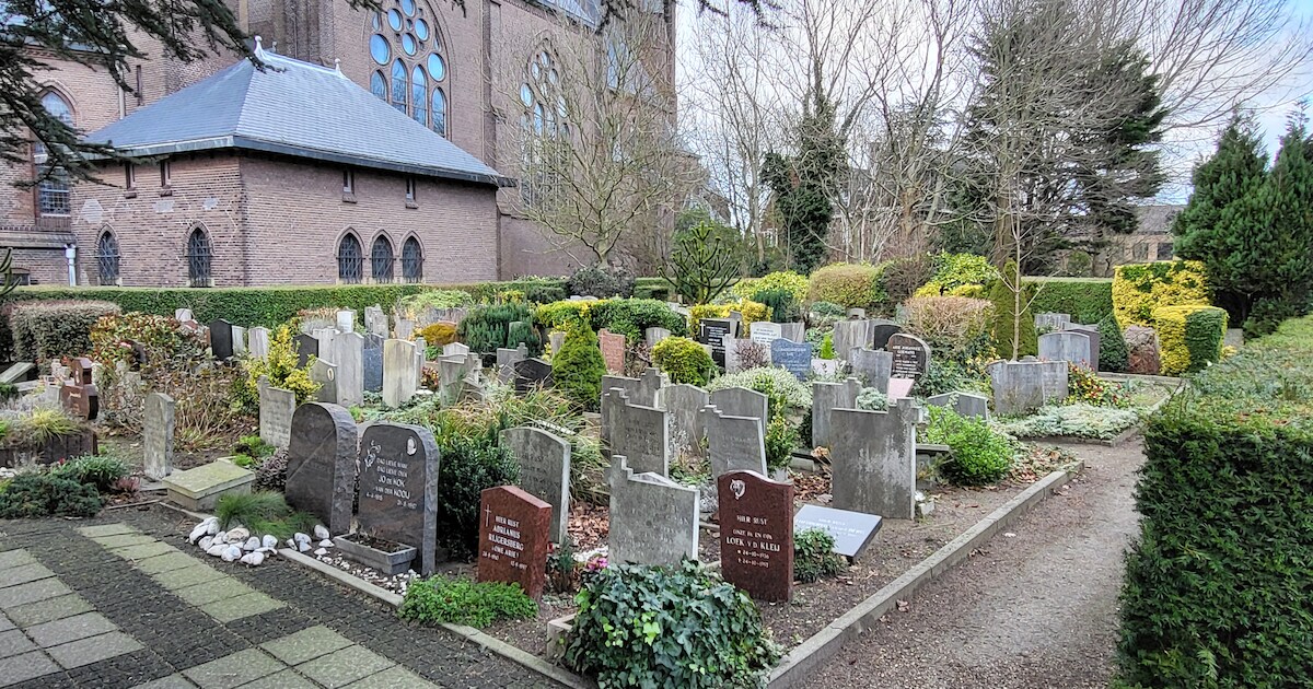 Ruiming algemene graven Poeldijk: bestuur zoekt nabestaanden