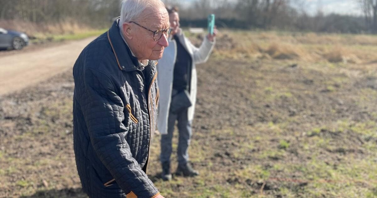 Kekerdommer Harry (83) krijgt spectaculaire kans: druk op de knop en knal! | Foto