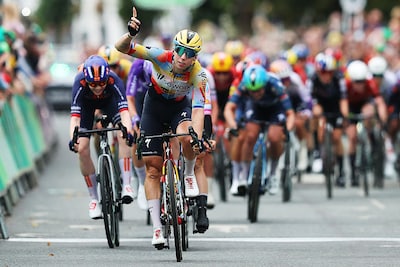 Lorena Wiebes sprint op machtige wijze naar zege in eerste wedstrijd sinds Tour de France