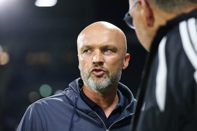 ‘Veruit de slechtste wedstrijd die ik ooit heb gecoacht’: Dick Schreuder keihard voor NEC na afgang tegen Cambuur