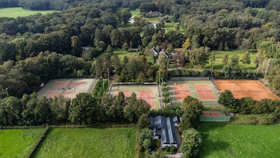 Rechter wijst buurman de deur, maar strijd om padelbanen in Gorssel is nog niet voorbij