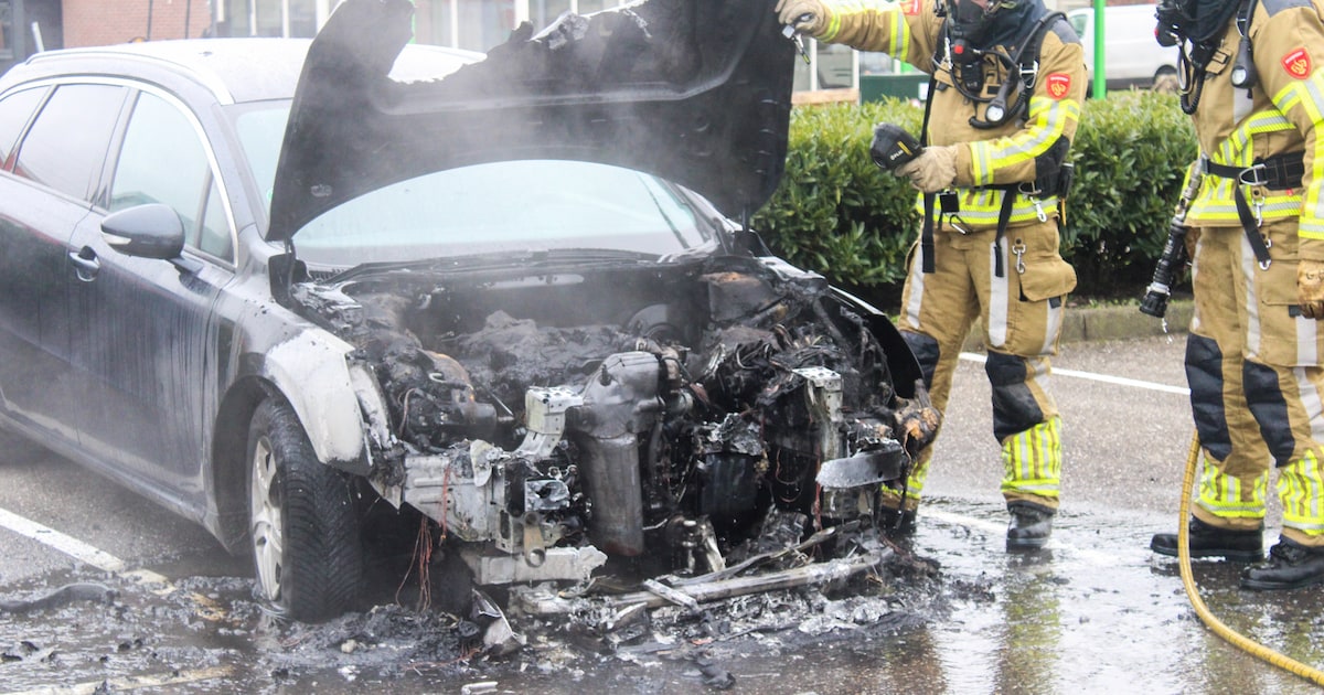 Auto pas anderhalve week in bezit, maar al in vlammen op in Bolsward
