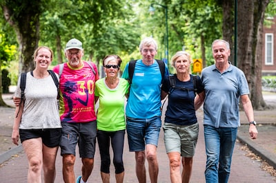 Uitgeloot voor Nijmeegse Vierdaagse, dus Marg (72) organiseert er zelf een: ‘Buitje is heerlijk’
