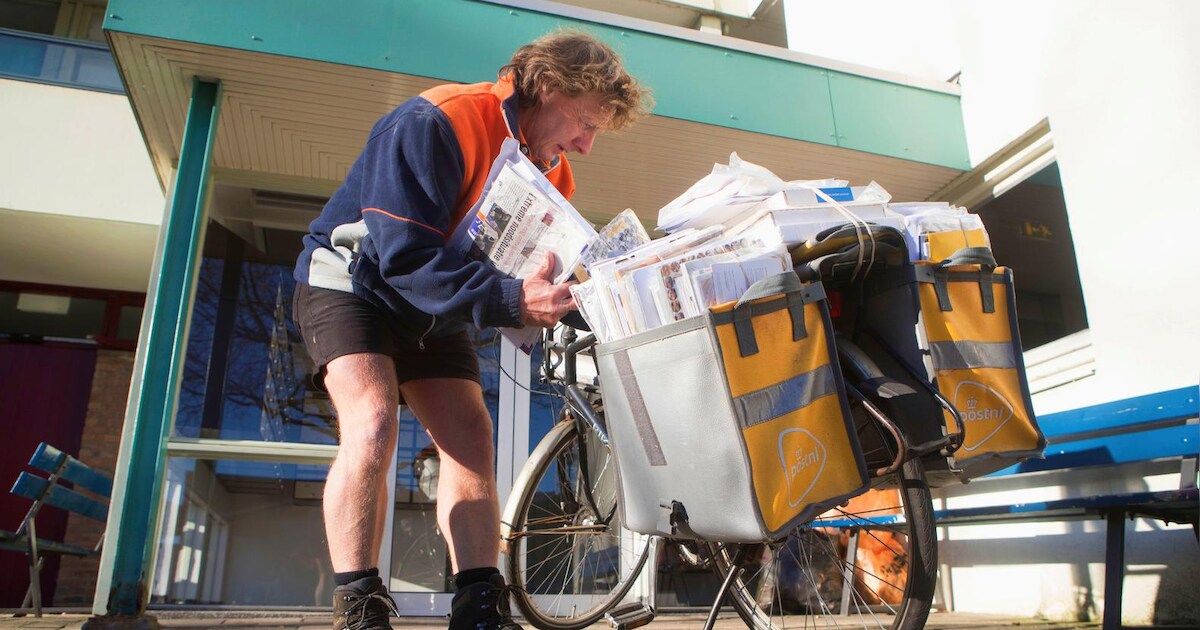 Vrieskou? Postbode Carl bezorgt 'gewoon' in korte broek | Utrecht | AD.nl