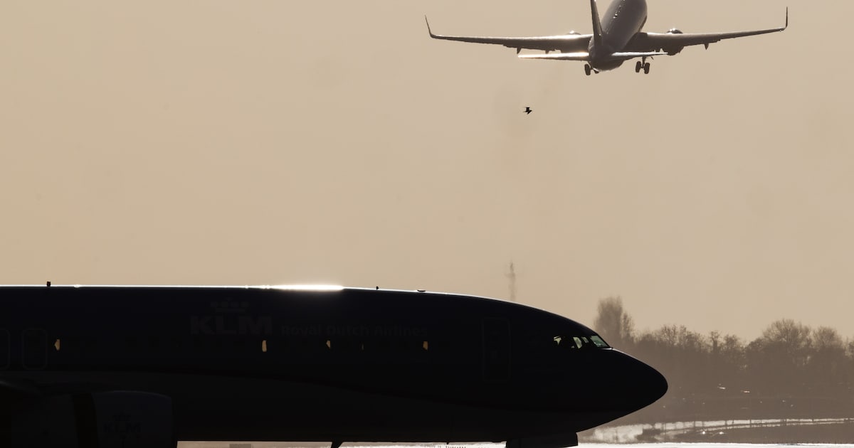 Drie nieuwe geluidmeetpunten geplaatst in Heiloo tegen vliegtuigoverlast