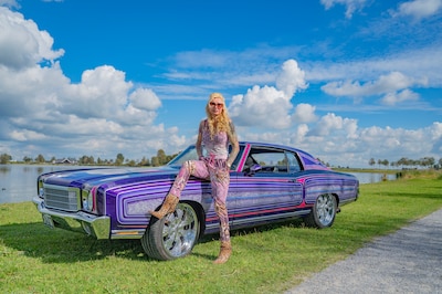 Wendy’s Amerikaan verbaast én verbindt door paarse lak met ‘glitterflakes’: ‘Ik houd niet van standa