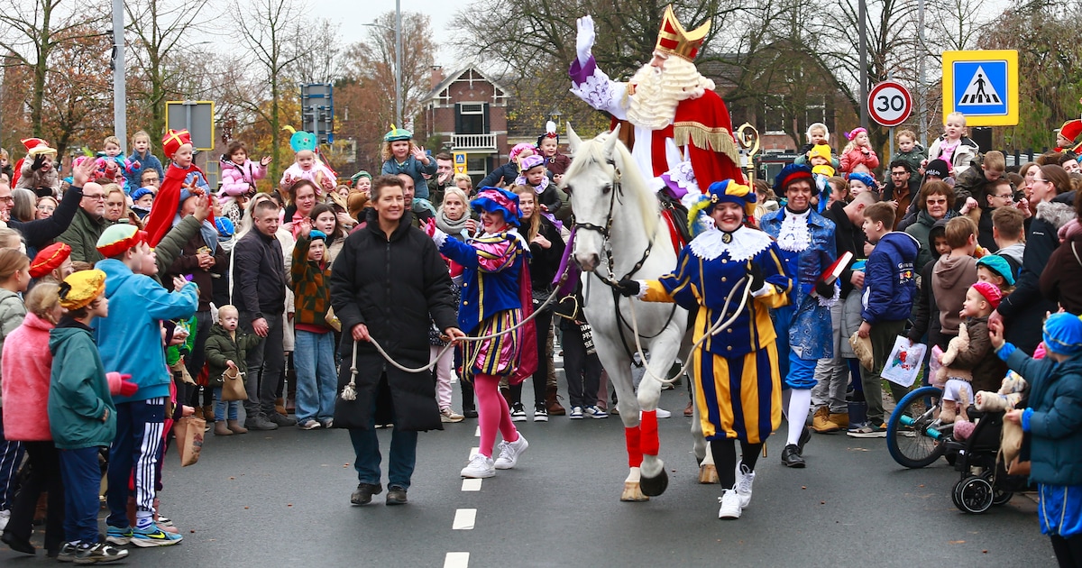 Sinterklaas komt in Barneveld aan met de trein en in Voorthuizen met de helikopter: ‘Het was superle