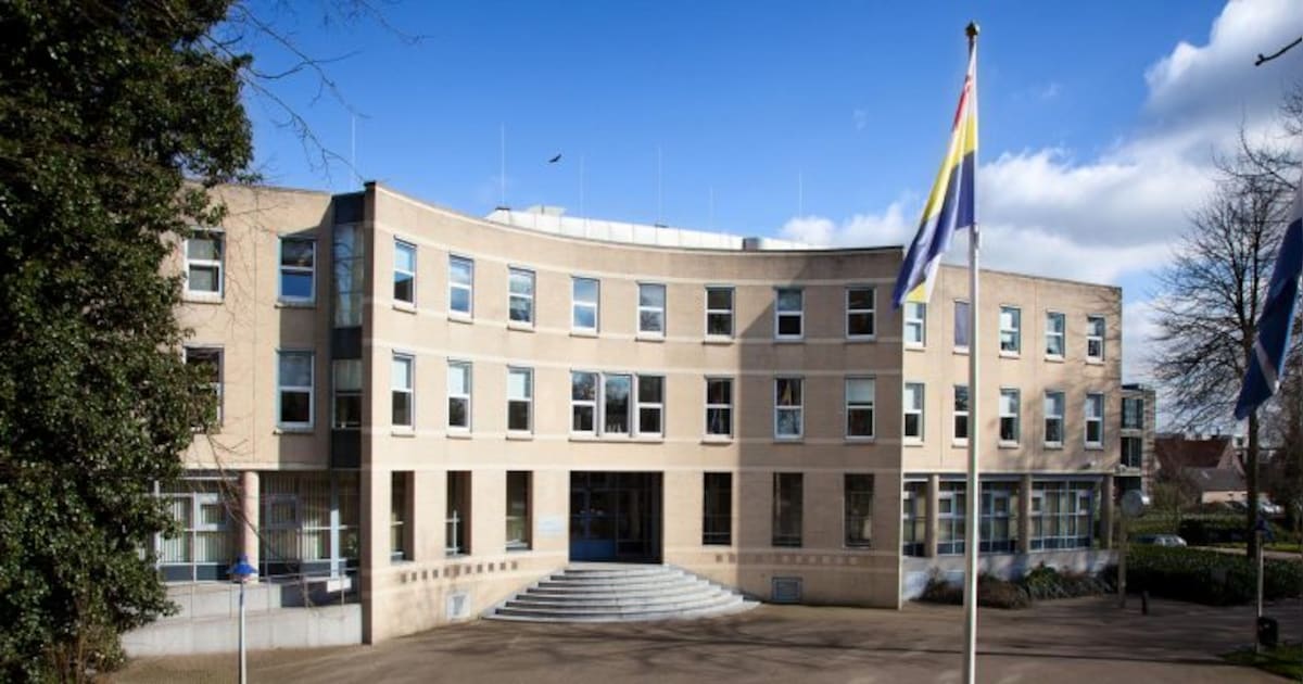 Parklaan bij gemeentehuis in Joure gaat tijdelijk dicht voor werkzaamheden