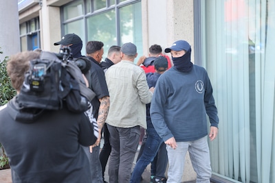 Rechter straft Marokko-supporter voor geweld tegen agenten na WK-wedstrijd: ‘Maatschappij is dit zat