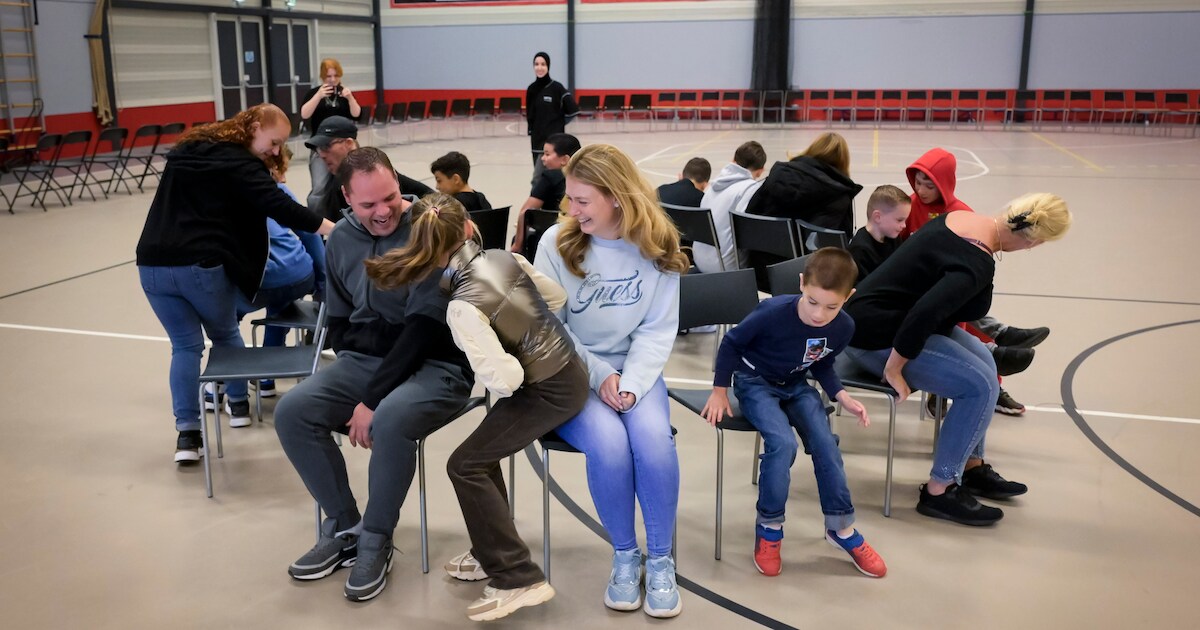 250 Stoelen Stonden Klaar Voor Stoelendans Maar Er Kwamen Slechts 16 