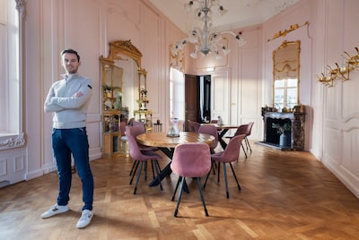 Aannemer Binnenhof renoveerde ook ‘verstopt’ middeleeuws paleis: ‘Verborgen parel weer toegankelijk’