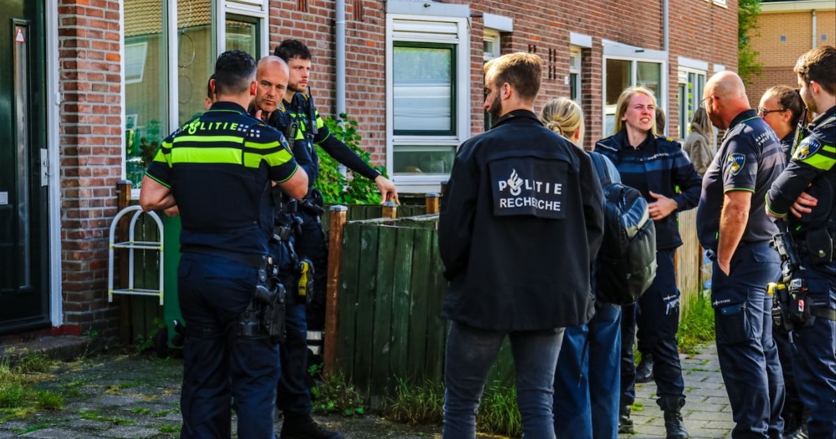 Dode aangetroffen in woning in Enschede, politie doet onderzoek