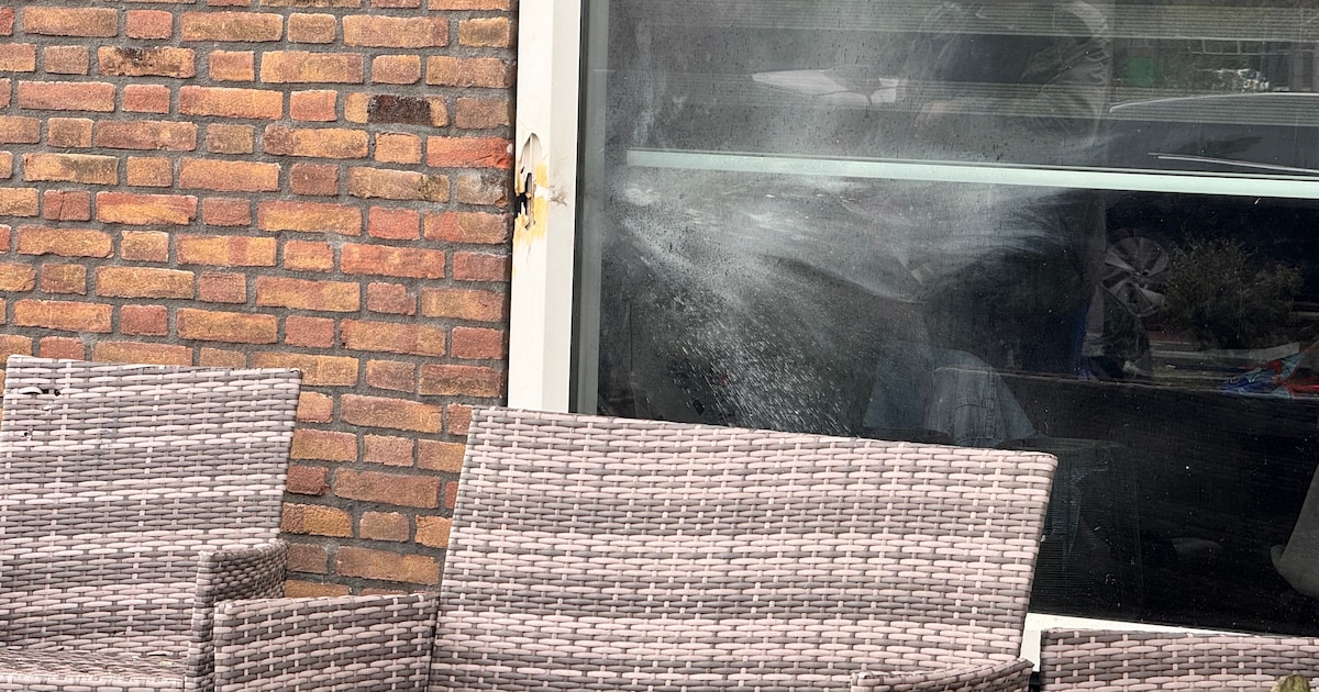 Explosief zorgt voor schade aan raamkozijn in 's-Gravenzande
