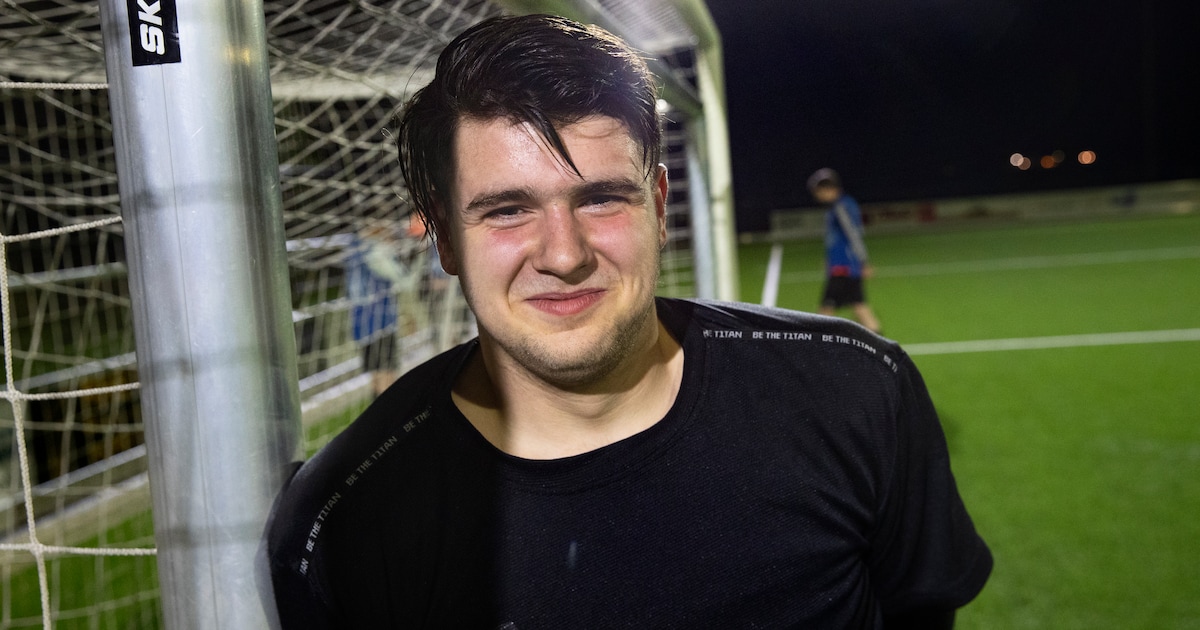 Ineens keept Sven (18) twee duels per week voor SVSH na onverwacht telefoontje: ‘Niet zwaar, maar bl