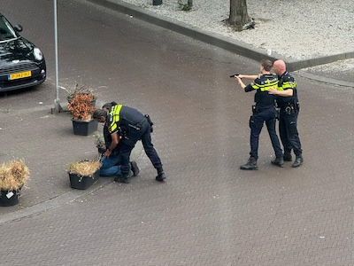 Politieagent die ‘man met vuurwapen’ neerschoot wordt niet vervolgd, oordeelt het OM na onderzoek