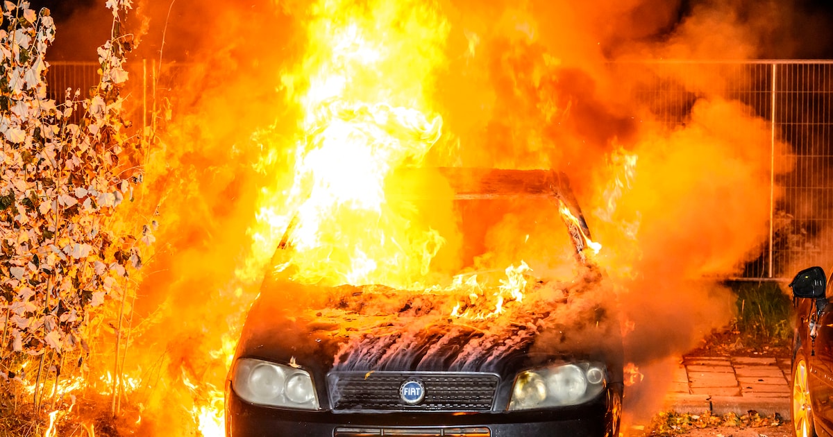 Auto volledig uitgebrand in Delfzijl