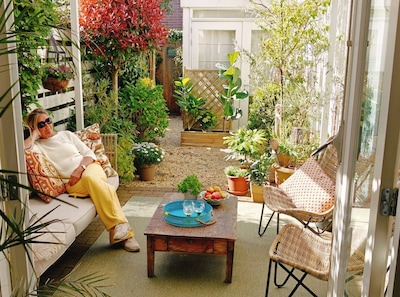 Anneke heeft kleine stadstuin: ‘Ook hier kun je een hoop leuke dingen doen’