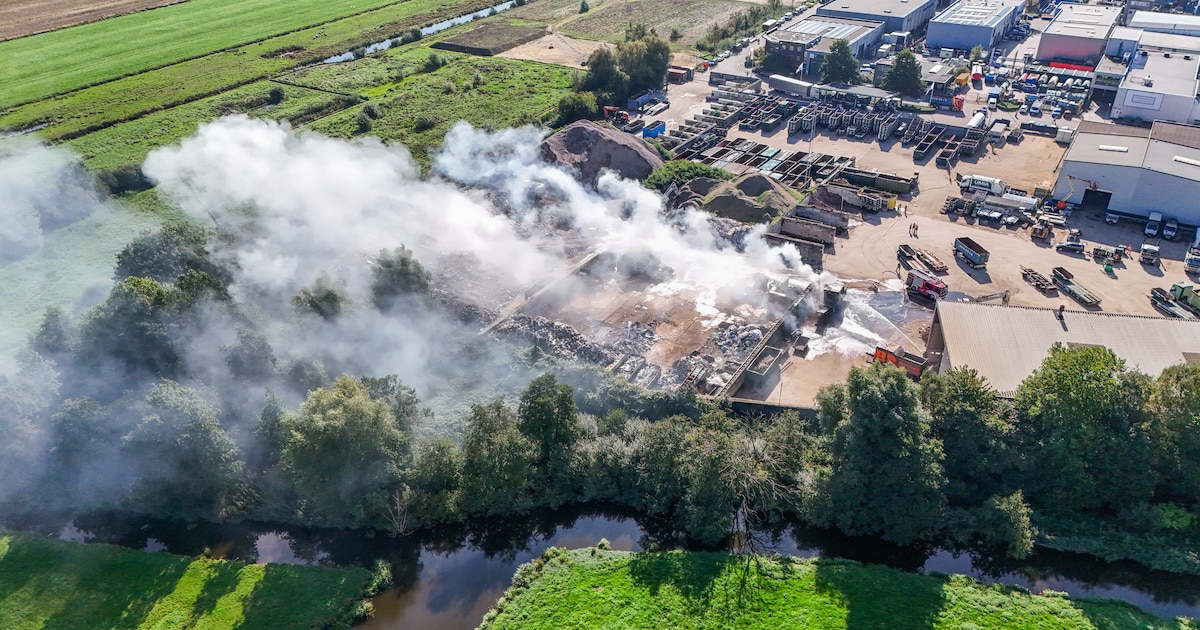 Brand in houtversnipperaar bij sloopbedrijf in Oudewater