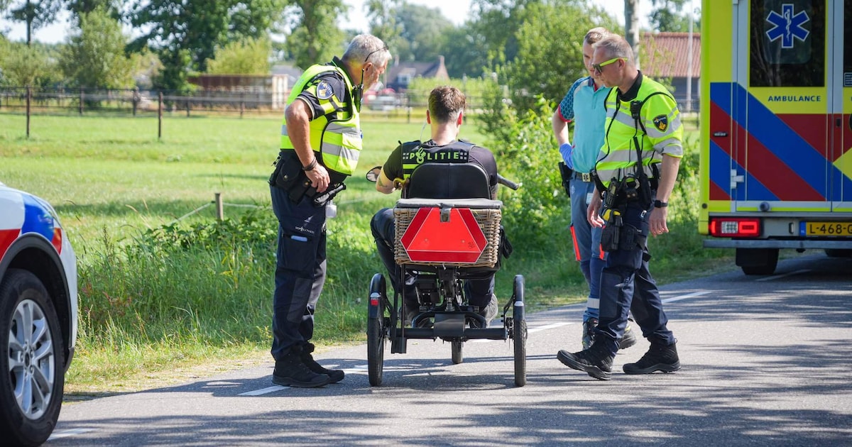 Man verongelukt met driewieler in Niebert, politie haalt fiets uit de sloot