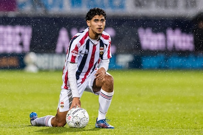 Willem II-middenvelder Zarrouk (19) bonkt op de deur: ‘Ik hoop dat ik de trainer heb overtuigd’