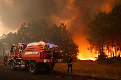 Bosbrand bij Bordeaux breidt zich uit: 20.000 mensen geëvacueerd