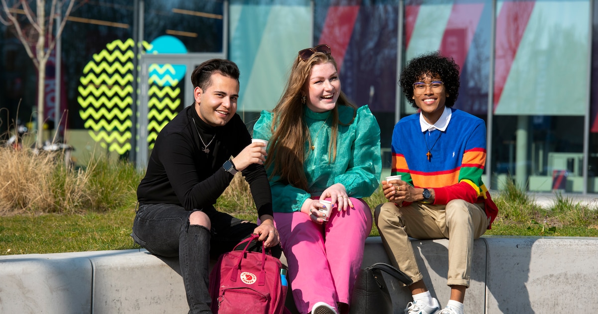 Student koopt dure ‘slapend-rijk’-cursus op advies van influencer, nu zit hij in de schulden