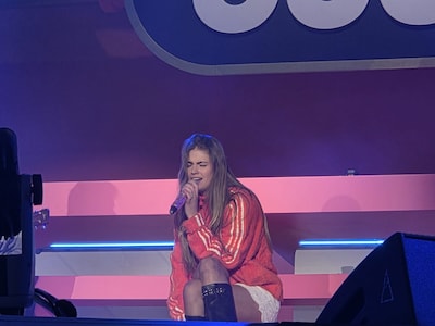 LIVE 538 Koningsdag | Roxy Dekker ‘vindt het zo cool’ dat ze in Breda mag zijn, laatste artiesten op