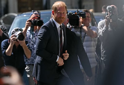 Prins Harry en andere eisers moeten van hof Daily Mail 9,5 miljoen pond betalen