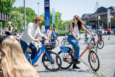 Delft: deelfietsen Donkey Republic en Lime verdwijnen voorlopig niet uit straatbeeld
