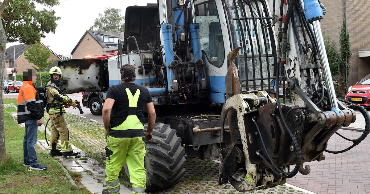 Rook bij landbouwvoertuig in Zaltbommel, automobilist waarschuwt bestuurder net op tijd