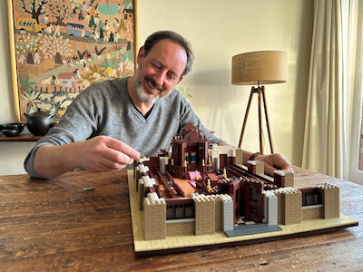 Marc bouwde met Lego oudste synagoge van westelijk halfrond na: ‘Wil negativiteit rond jodendom wegn